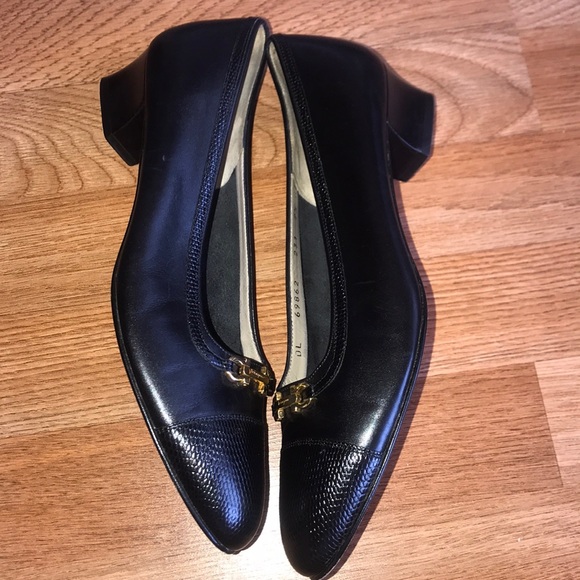 Salvatore Ferragamo Black flats Size 9.5 - Picture 7 of 14